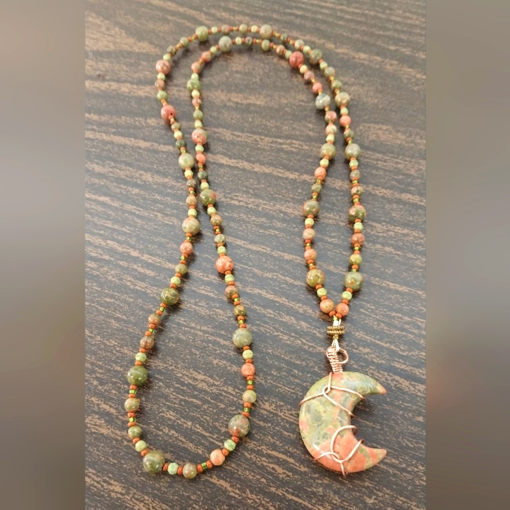 Unikite long Y necklace